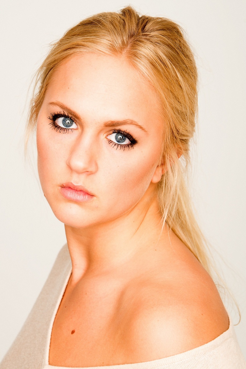 Female model photo shoot of Emily Luedtke 