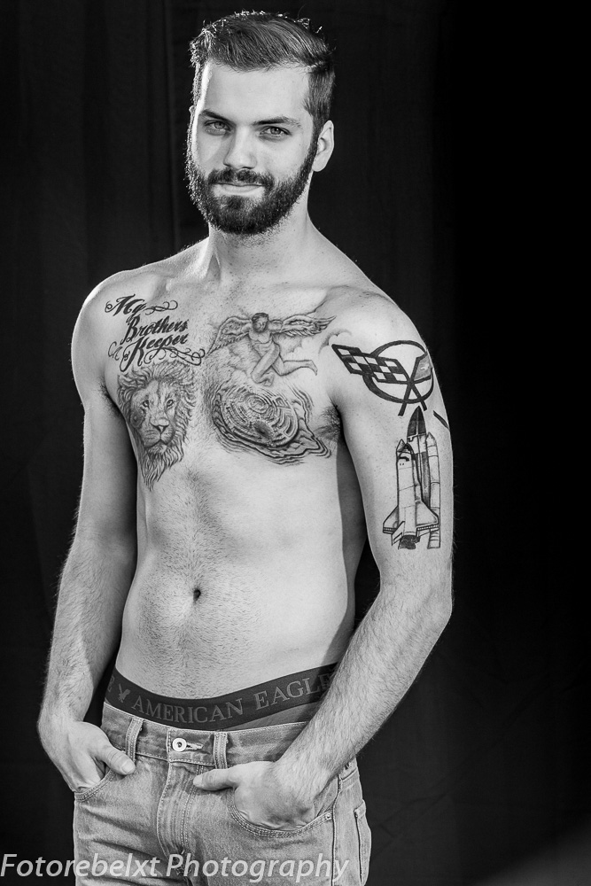 Male model photo shoot of Fotorebelxt Photography and Lamppost510