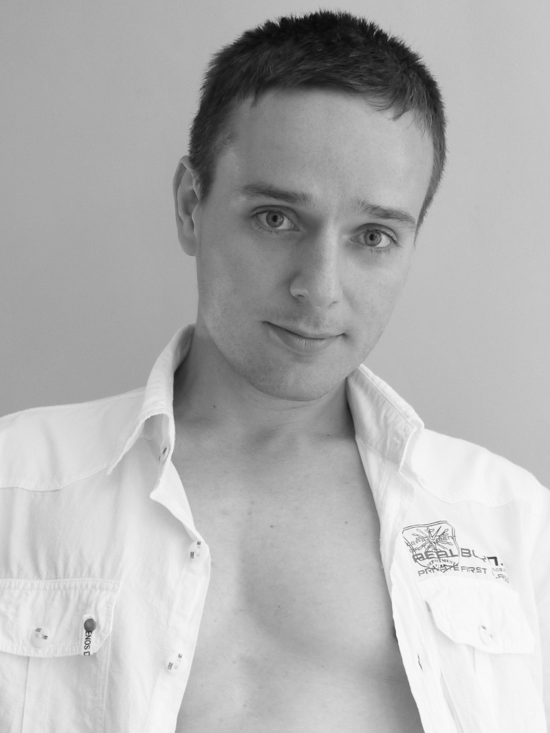 Male model photo shoot of Dave Franco