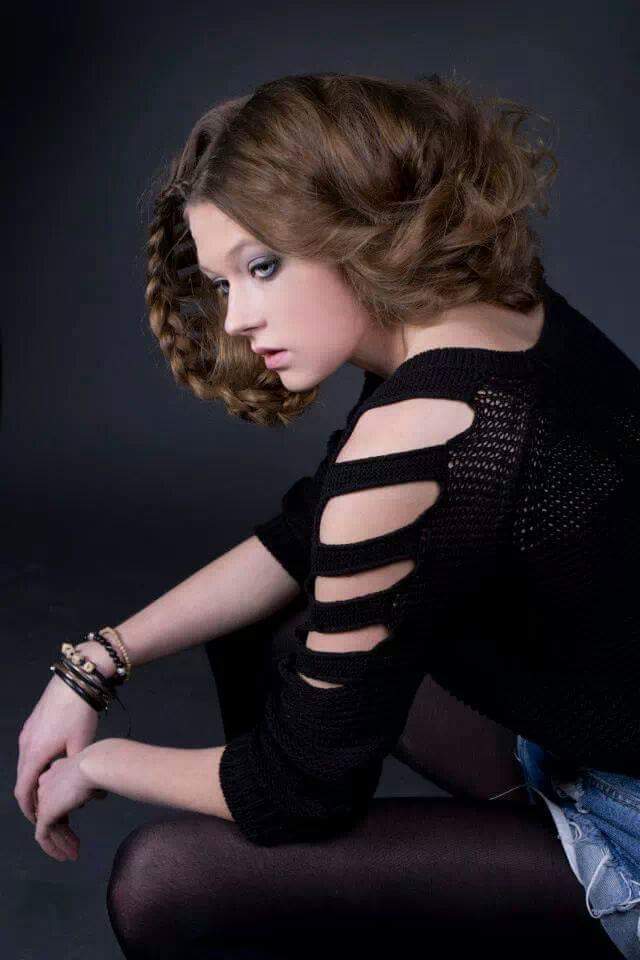 Female model photo shoot of Incredible Tulk Hair
