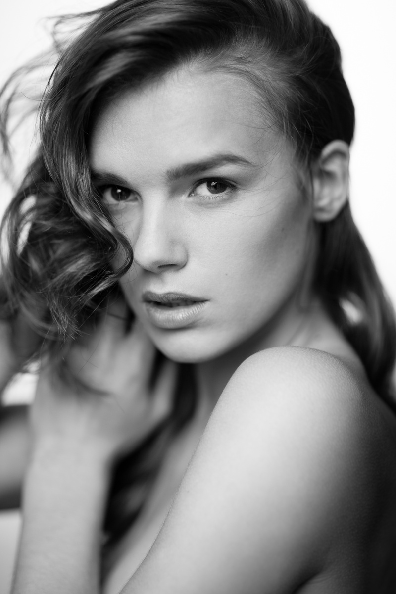 Female model photo shoot of Sara Van de Peer