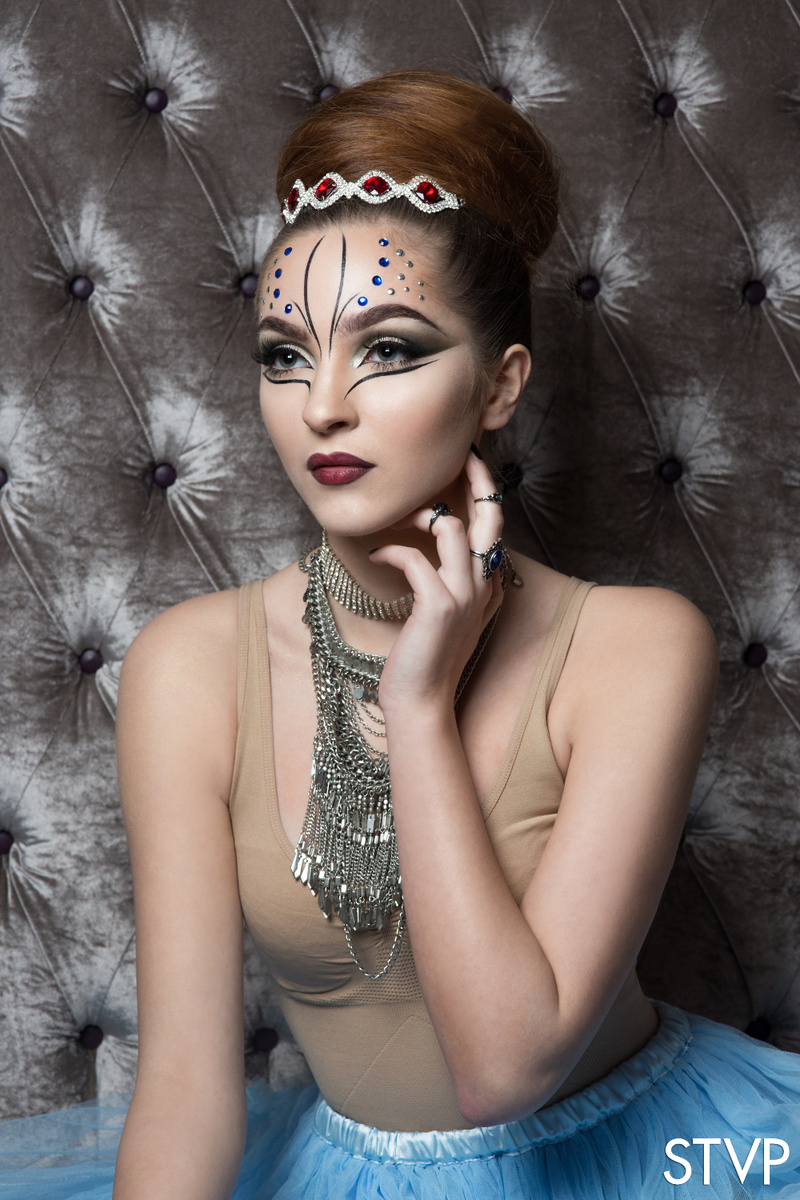 Female model photo shoot of Anisah Lasebai MUA by Shakeeb Younas in Manchester