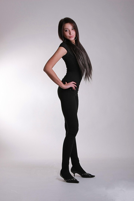 Female model photo shoot of LERA_GULUA