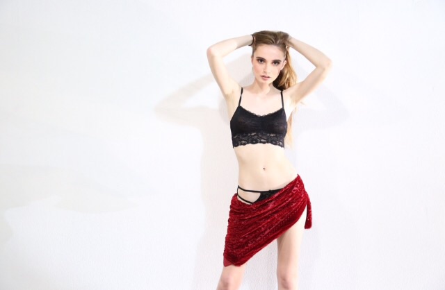 Female model photo shoot of leahnicolee18
