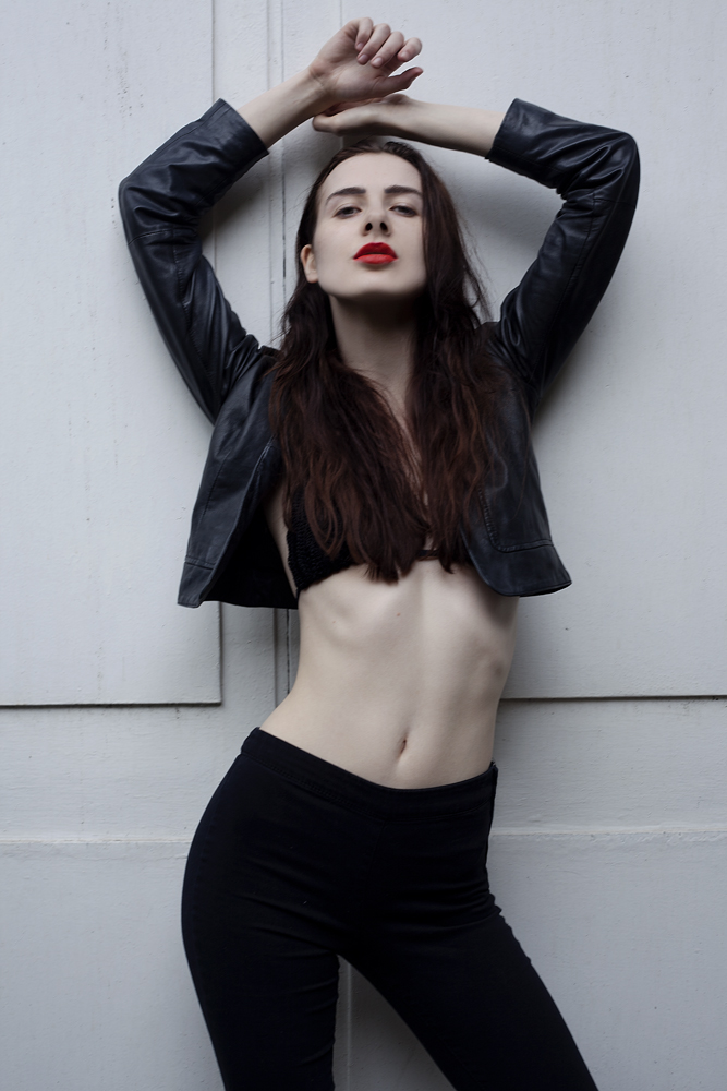 Female model photo shoot of amy-laura