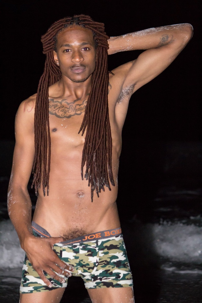 Male model photo shoot of Paul RayShawn in Bradenton Fl