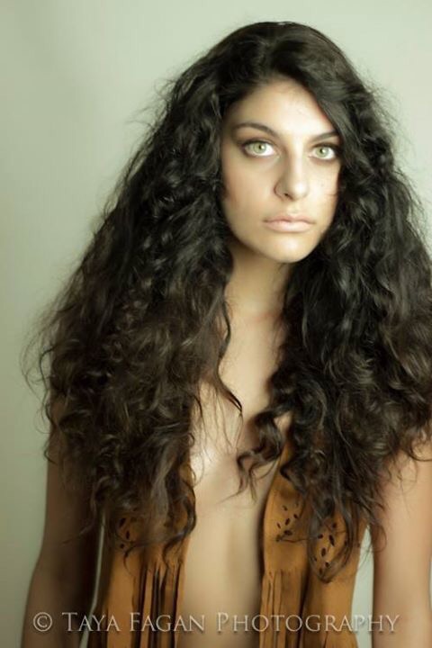 Female model photo shoot of Laura-Lorenza