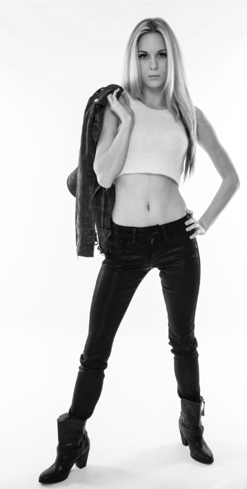Female model photo shoot of Ashley Harrington Model