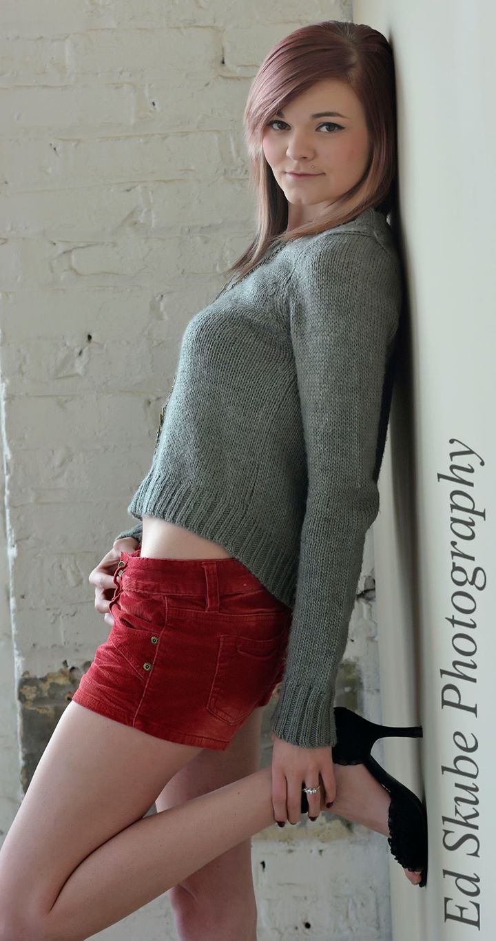Female model photo shoot of NicolettaRose32