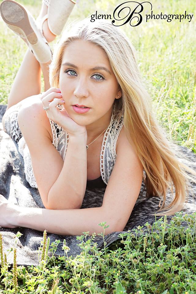 Female model photo shoot of Allison19 in New Braunfels, TX