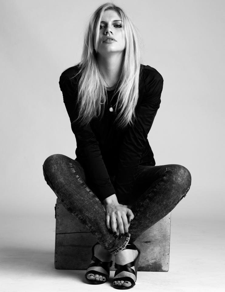 Female model photo shoot of Olya Viglione