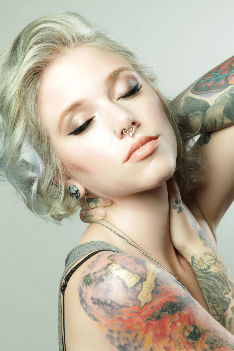 Female model photo shoot of Olena Noelle Make Up by CKO24