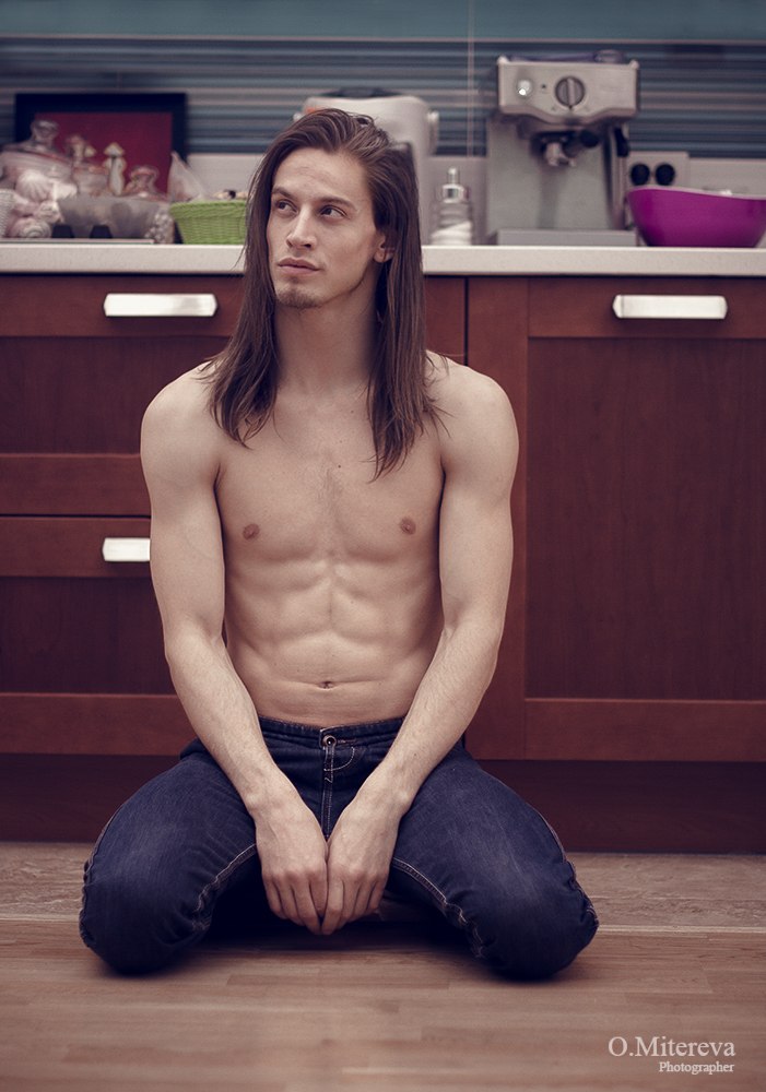 Male model photo shoot of Evgeniy Zabolotny