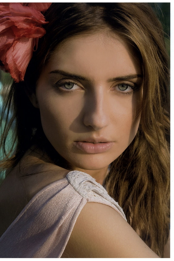 Female model photo shoot of Ania Belz