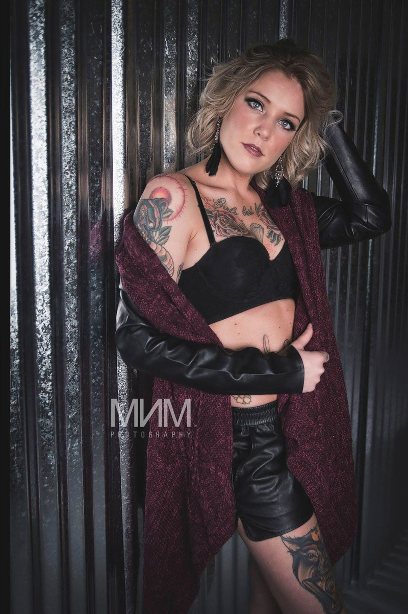 Female model photo shoot of Allison Marie LOM