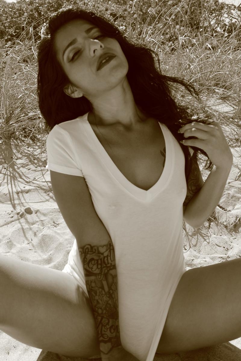 Female model photo shoot of karroyo23 in Hollywood Beach