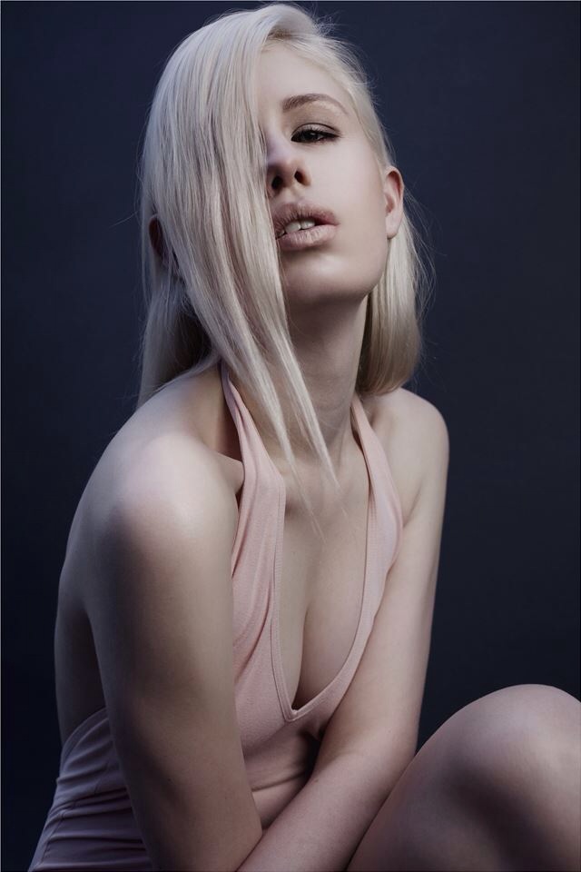 Female model photo shoot of Veritygeorge