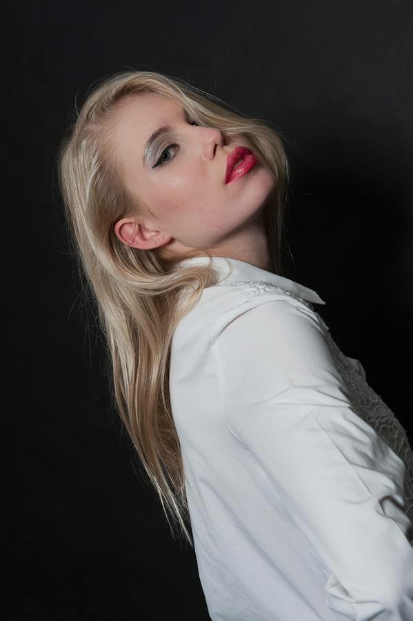 Female model photo shoot of Veritygeorge