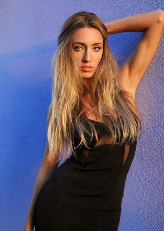 Female model photo shoot of MarianaFusco