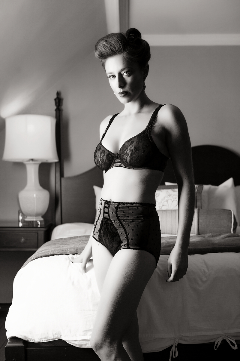 Female model photo shoot of Bianca Black by Erik Patton