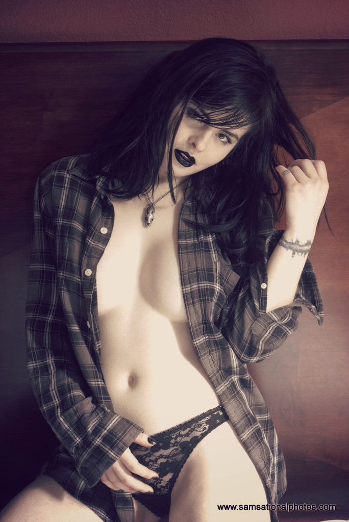 Female model photo shoot of Chelsea Morte by 2801300