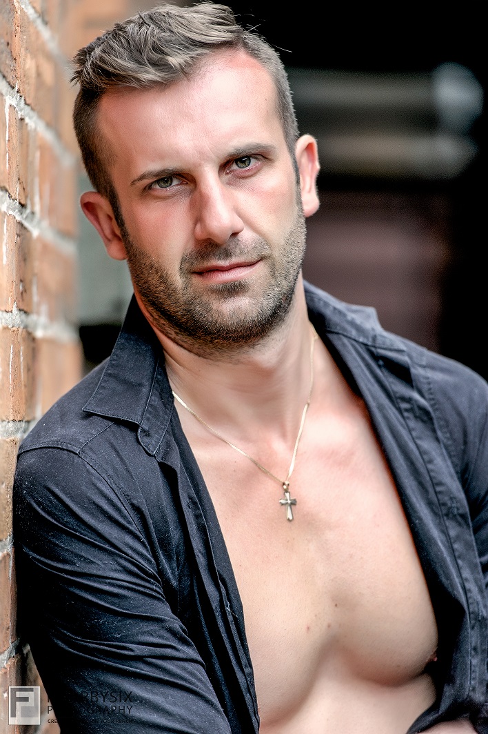 Male model photo shoot of Oliver Jankulovski