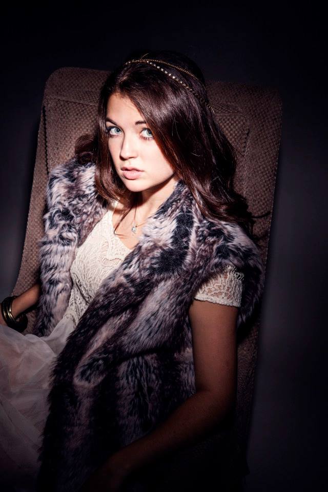 Female model photo shoot of Gabriela Roxanne