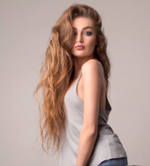 Female model photo shoot of Tala golzar