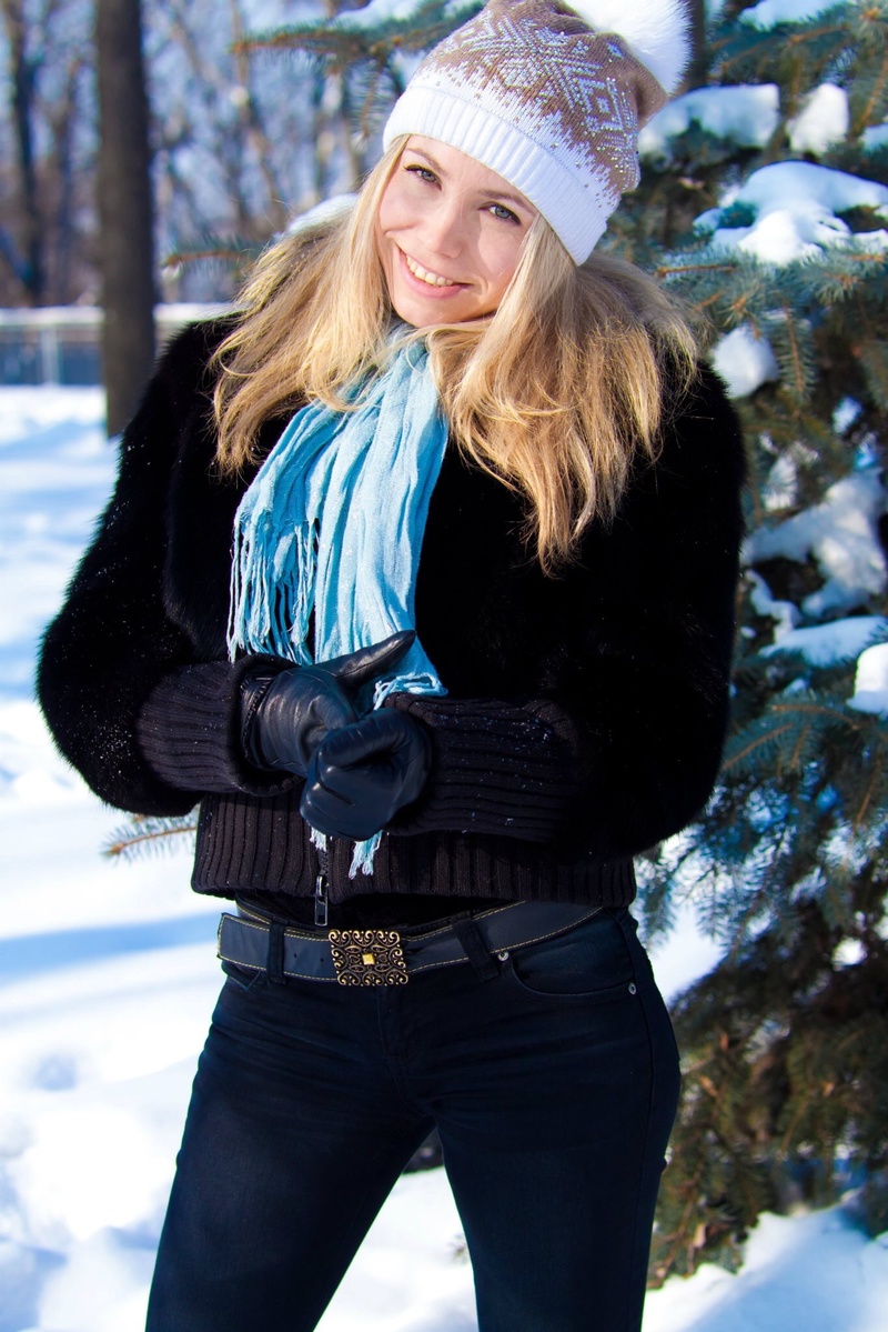 Female model photo shoot of Arina Chapelska