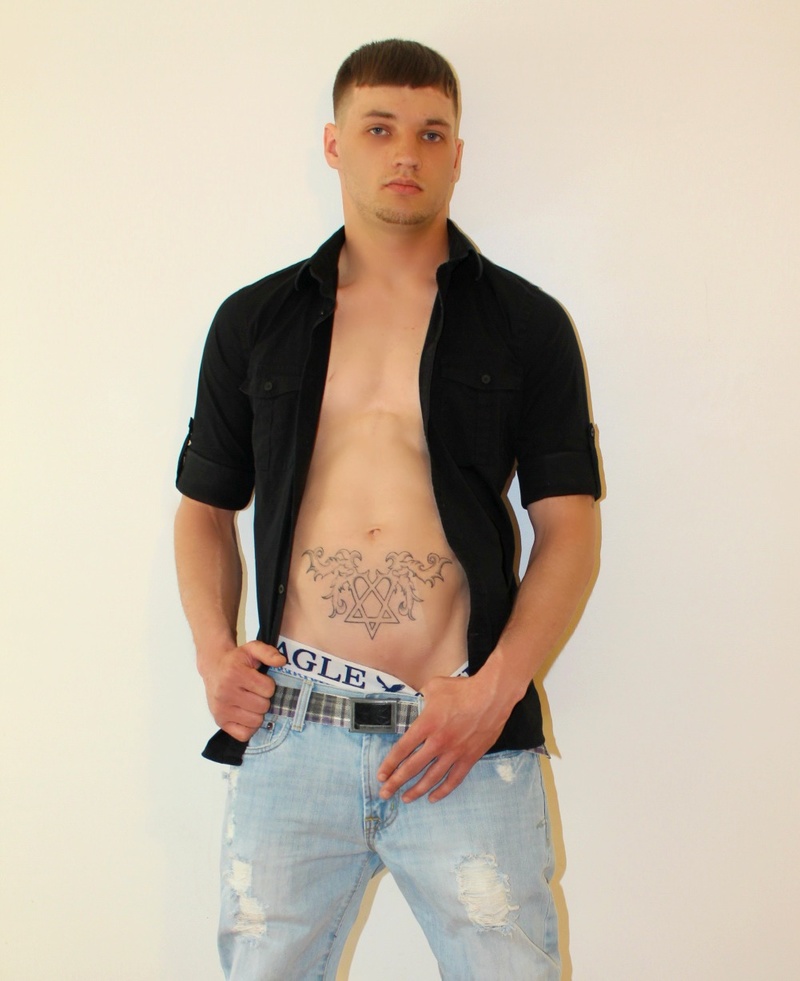Male model photo shoot of MagicxXxDevin by Bella Luna Photography