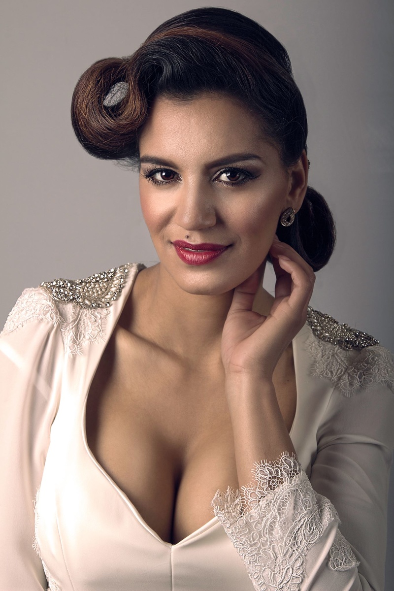 Female model photo shoot of Raquel Arraes 