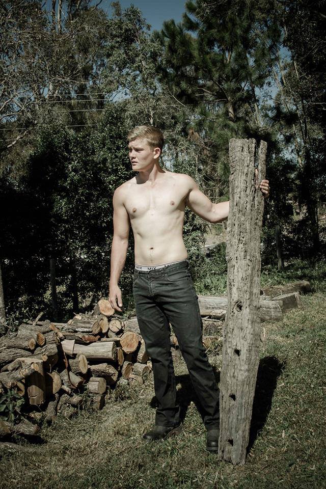 Male model photo shoot of Jeshua Molenaar 