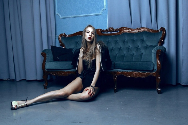 Female model photo shoot of Daria Vladislavovna