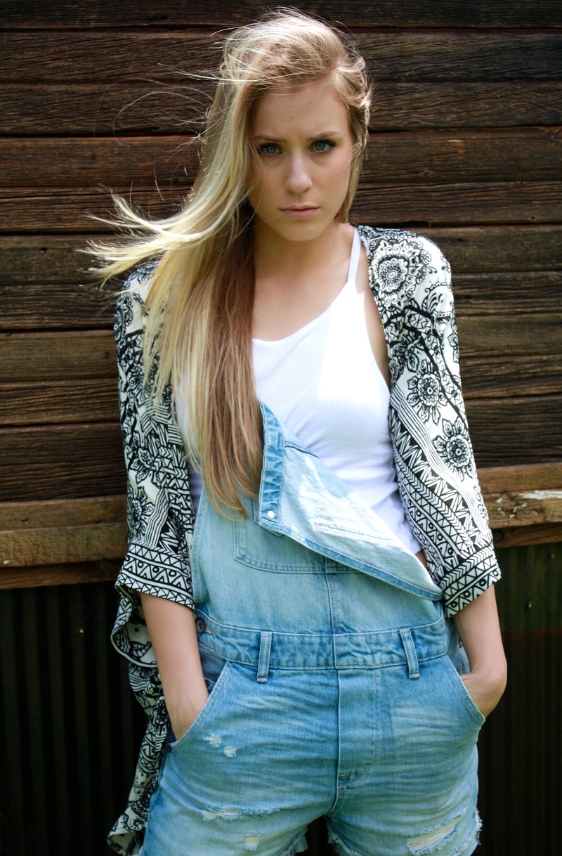 Female model photo shoot of LydiaKelly