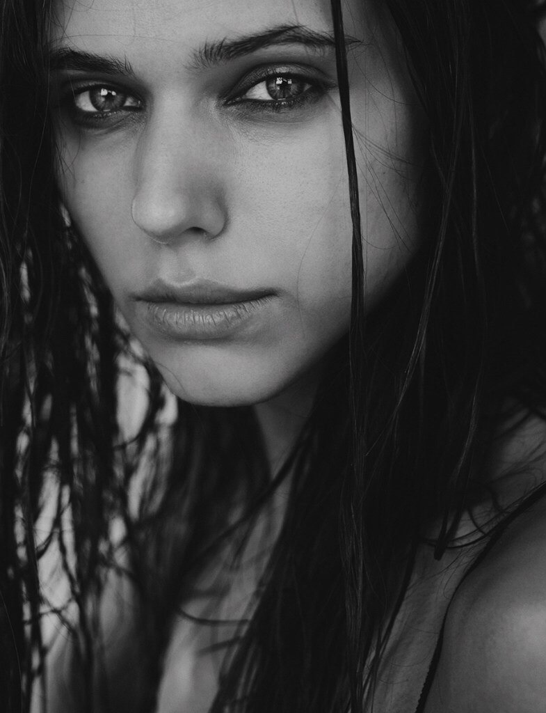 Female model photo shoot of Nina Ninua