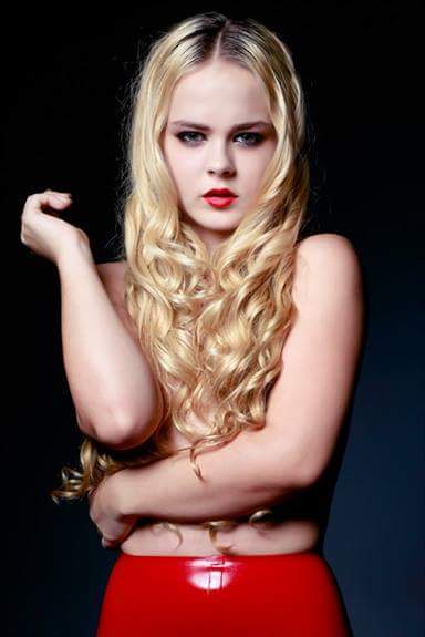 Female model photo shoot of Alyssa Kroboth