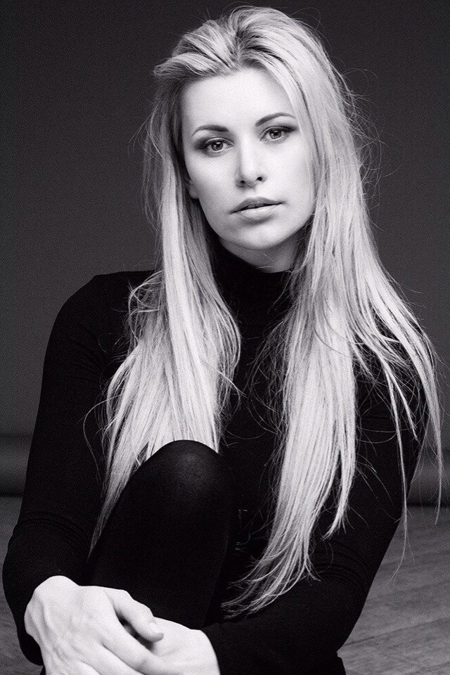 Female model photo shoot of ivana Martyn