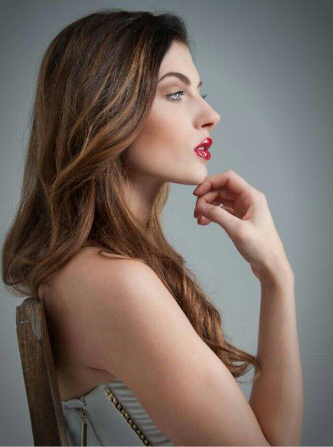 Female model photo shoot of OliviarochelleMUA
