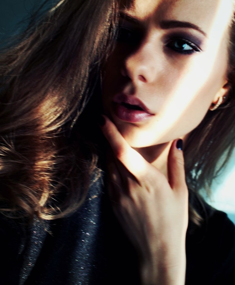 Female model photo shoot of Oksana Kukla