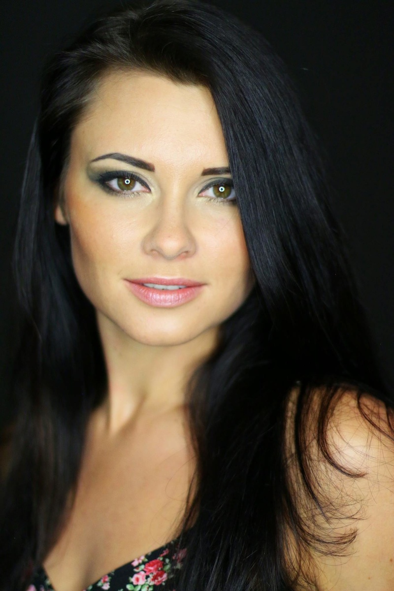 Female model photo shoot of Natasha Brant