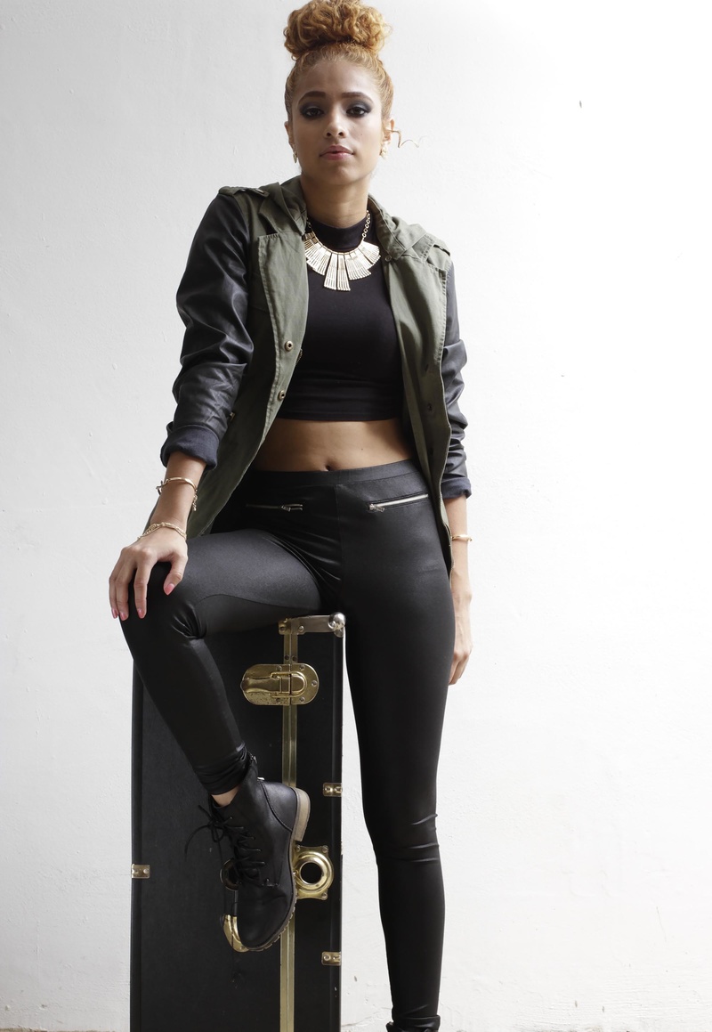 Female model photo shoot of GlennysCera