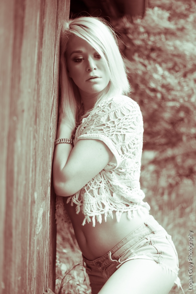 Female model photo shoot of jordandanielle in Cedar Hill State Park