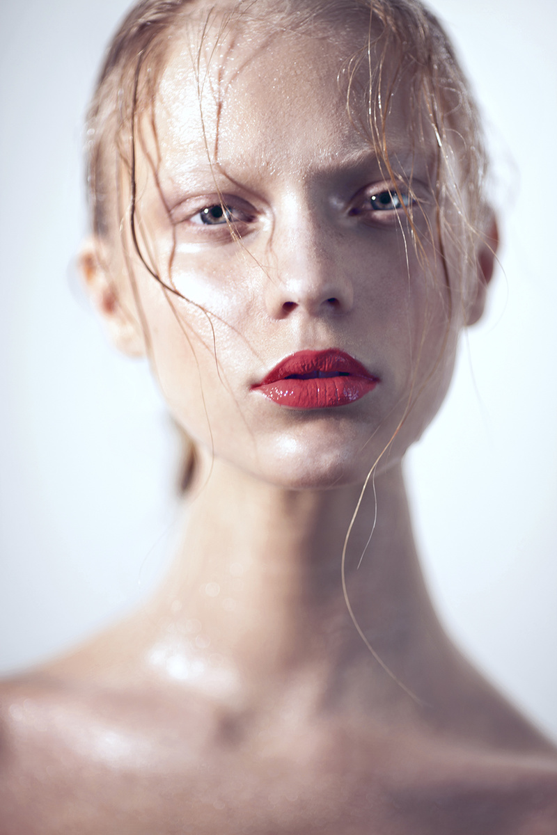 Female model photo shoot of Darya Fevralyne
