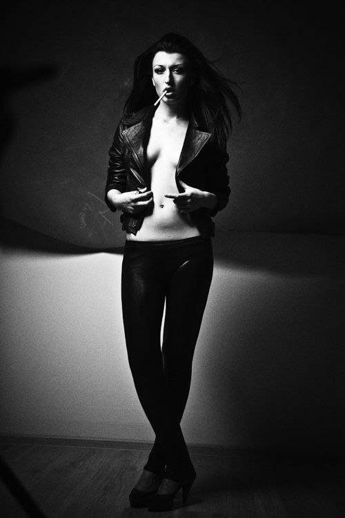Female model photo shoot of Darya Fevralyne