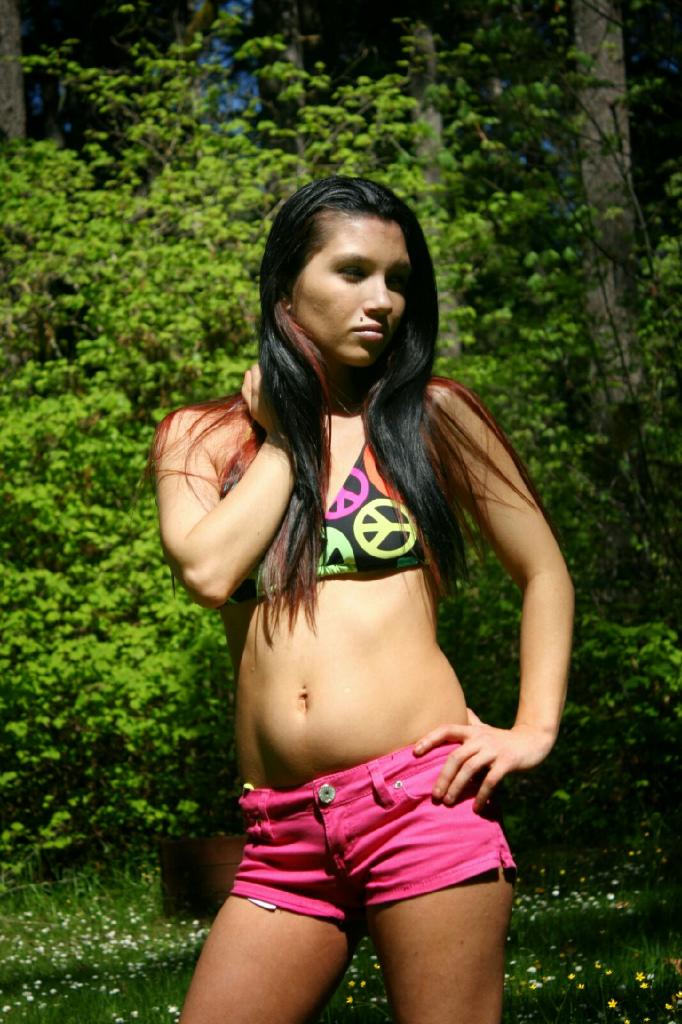 Female model photo shoot of Lexxy420