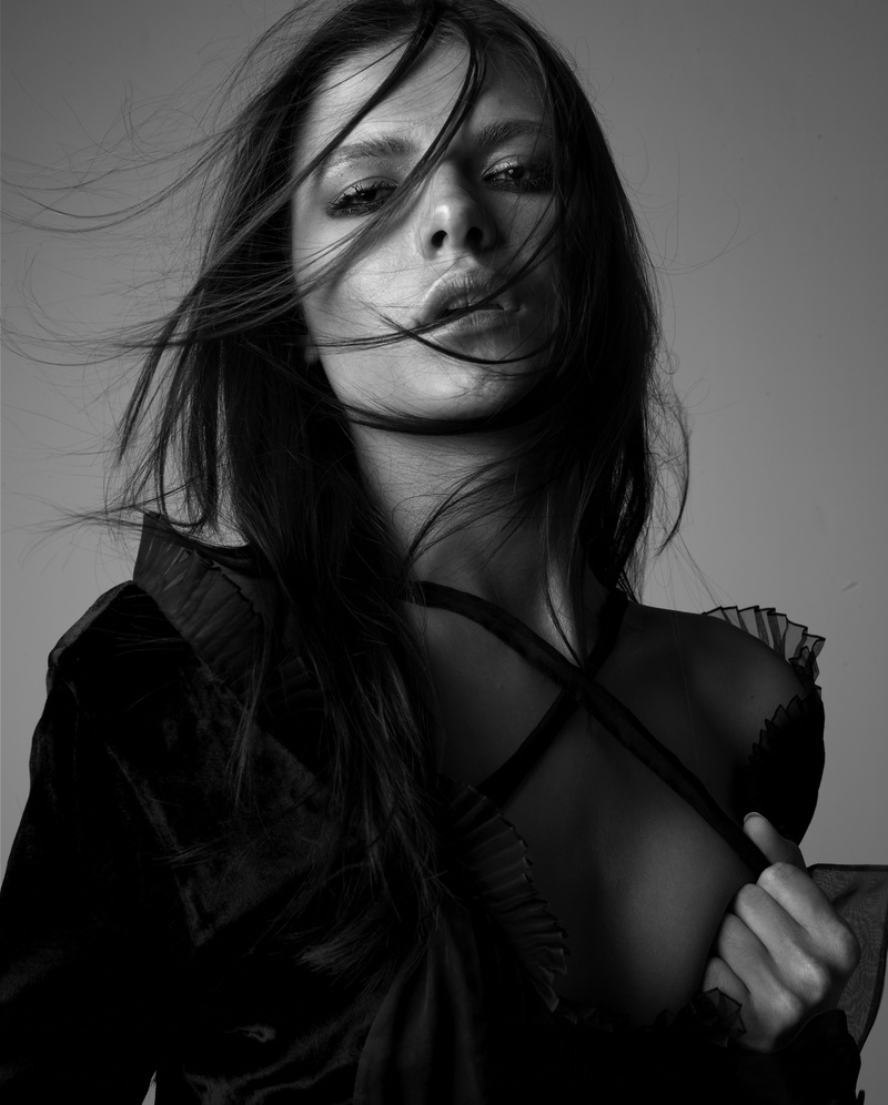 Female model photo shoot of yuliak