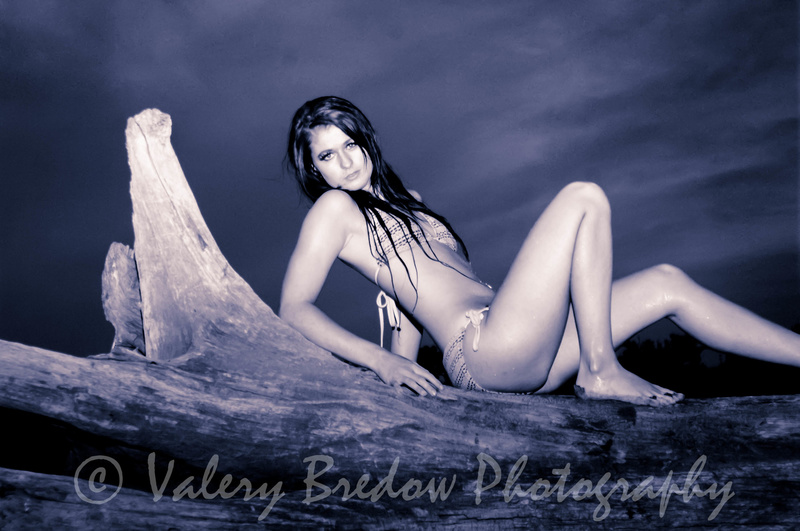 Female model photo shoot of Valery Bredow in Omaha, NE Platte River