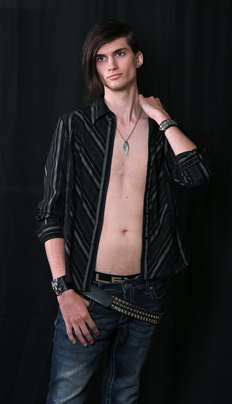 Male model photo shoot of AlexTrix