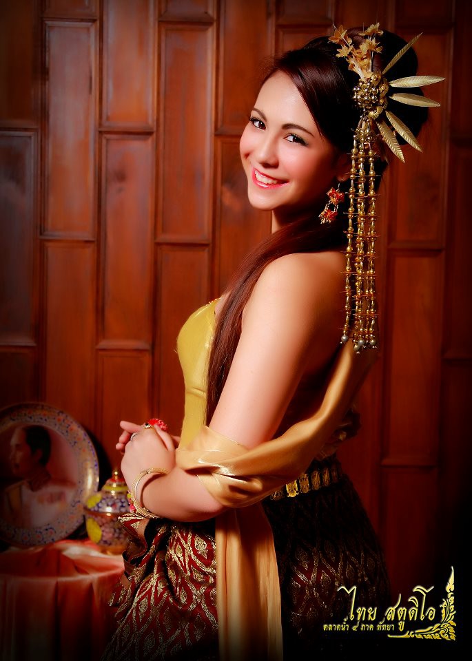 Female model photo shoot of samanthapre in Thailand