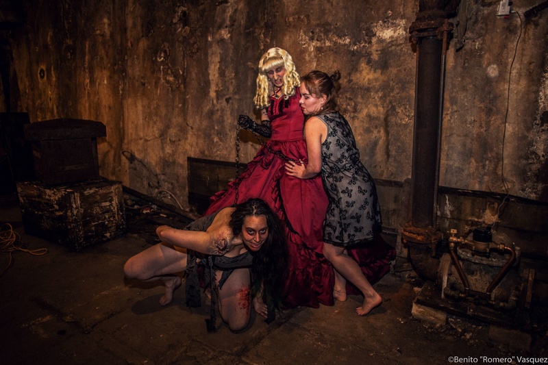 Female model photo shoot of Shels Pixi Honey in Spooked In Seattle Ghost Tours.